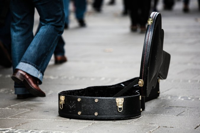 guitar-case-485112_1280